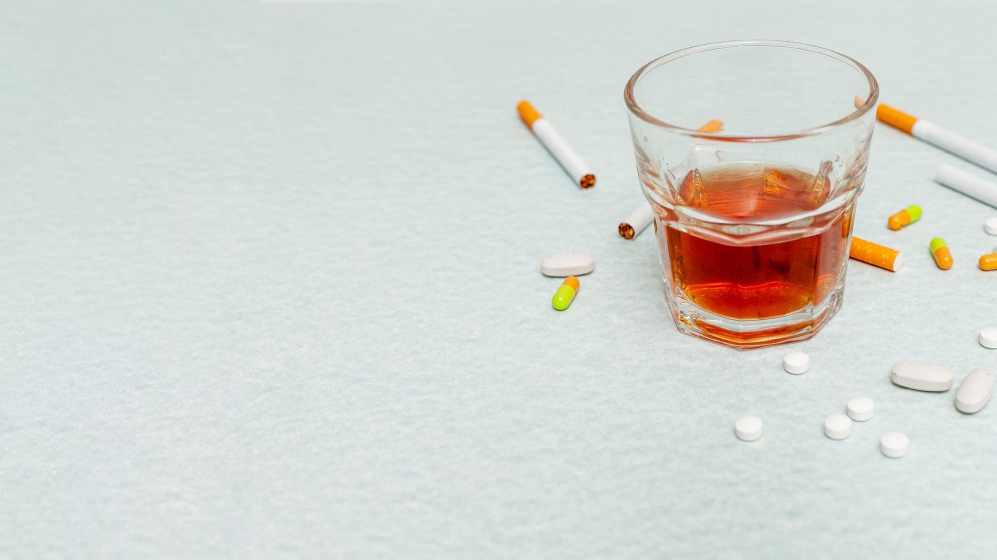 Antibióticos y alcohol: ¿Qué pasa si los mezclo?